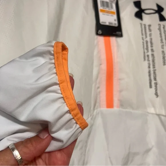 NEW Under Armour Women's UA Woven Graphic Rain Activewear Jacket Hood Running - Picture 6 of 9